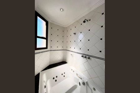 Apartamento à venda com 140m², 3 quartos e 2 vagas Apartamento à venda com 140m², 3 quartos e 2 vagasBanheiro da Suíte