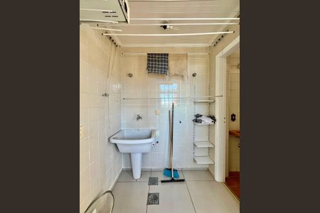 Apartamento à venda com 140m², 3 quartos e 2 vagas Apartamento à venda com 140m², 3 quartos e 2 vagasÁrea de Serviço
