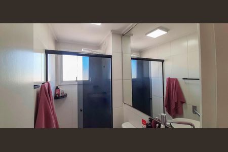 Banheiro de apartamento à venda com 2 quartos, 48m² em Km 18, Osasco
