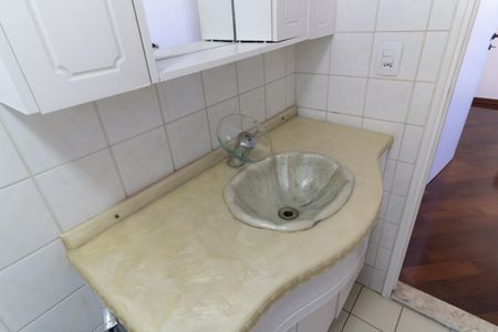 Apartamento à venda com 60m², 2 quartos e 1 vaga Apartamento à venda com 60m², 2 quartos e 1 vagaBanheiro