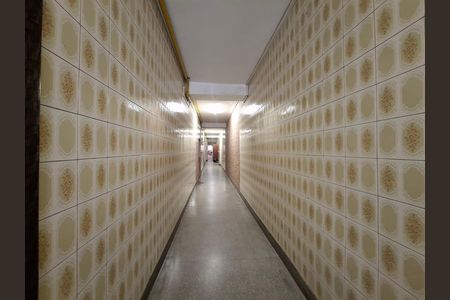 Corredor do prédio de apartamento para alugar com 1 quarto, 60m² em Centro, Rio de Janeiro