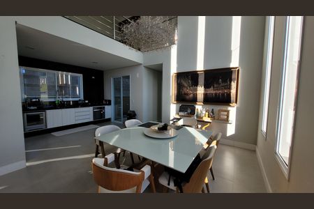 Casa de condomínio para alugar com 280m², 3 quartos e 6 vagas Casa de condomínio para alugar com 280m², 3 quartos e 6 vagasSala jantar