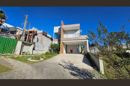 Casa de condomínio para alugar com 280m², 3 quartos e 6 vagas Casa de condomínio para alugar com 280m², 3 quartos e 6 vagasFachada