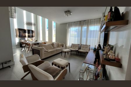 Casa de Condomínio para alugar com 3 quartos, 280m² em Jardim Odete, Itaquaquecetuba