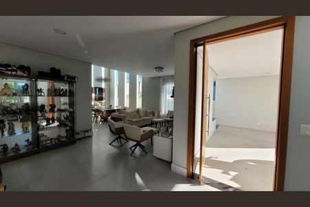 Casa de condomínio para alugar com 280m², 3 quartos e 6 vagas Casa de condomínio para alugar com 280m², 3 quartos e 6 vagasSala