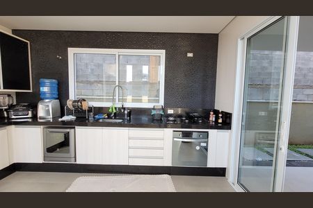 Casa de condomínio para alugar com 280m², 3 quartos e 6 vagas Casa de condomínio para alugar com 280m², 3 quartos e 6 vagasCozinha
