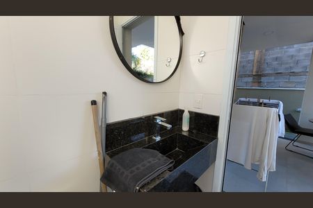Casa de condomínio para alugar com 280m², 3 quartos e 6 vagas Casa de condomínio para alugar com 280m², 3 quartos e 6 vagasBanheiro serviço