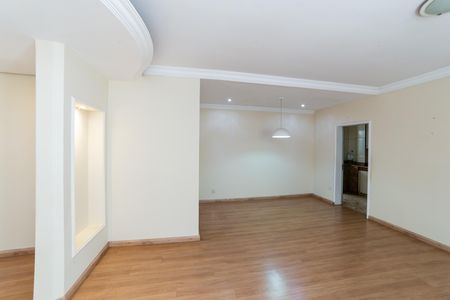 Apartamento para alugar com 120m², 3 quartos e 1 vaga Apartamento para alugar com 120m², 3 quartos e 1 vagaSala