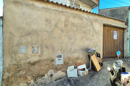 Casa para alugar com 100m², 2 quartos e 1 vaga Casa para alugar com 100m², 2 quartos e 1 vagaFachada