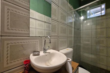 Casa para alugar com 100m², 2 quartos e 1 vaga Casa para alugar com 100m², 2 quartos e 1 vagaBanheiro social