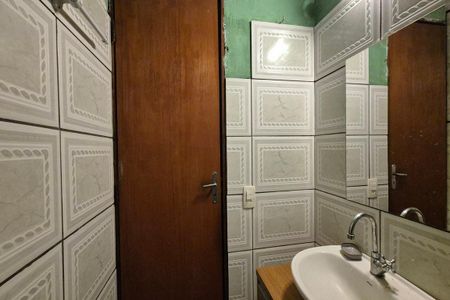 Casa para alugar com 100m², 2 quartos e 1 vaga Casa para alugar com 100m², 2 quartos e 1 vagaBanheiro social