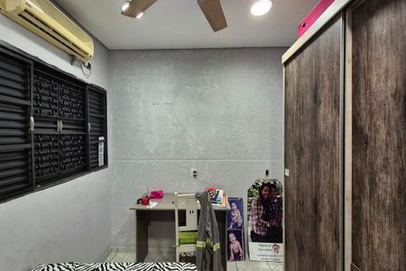 Casa para alugar com 100m², 2 quartos e 1 vaga Casa para alugar com 100m², 2 quartos e 1 vagaQuarto