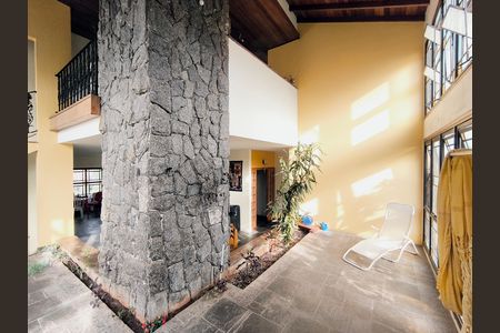 Casa à venda com 500m², 4 quartos e 3 vagas Casa à venda com 500m², 4 quartos e 3 vagasSala