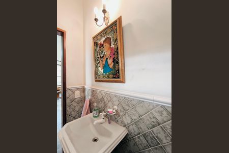 Casa à venda com 500m², 4 quartos e 3 vagas Casa à venda com 500m², 4 quartos e 3 vagasLavabo