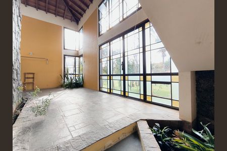 Casa à venda com 500m², 4 quartos e 3 vagas Casa à venda com 500m², 4 quartos e 3 vagasSala