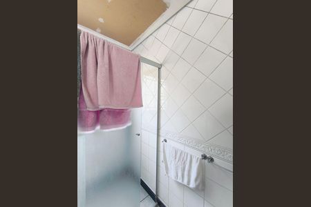 Casa à venda com 500m², 4 quartos e 3 vagas Casa à venda com 500m², 4 quartos e 3 vagasBanheiro da Suíte 1