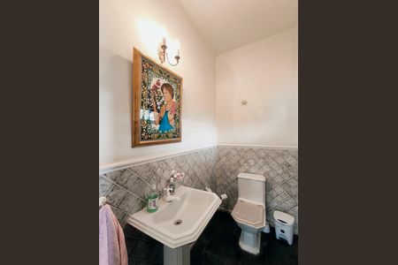 Casa à venda com 500m², 4 quartos e 3 vagas Casa à venda com 500m², 4 quartos e 3 vagasLavabo