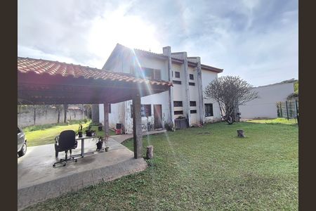 Casa à venda com 500m², 4 quartos e 3 vagas Casa à venda com 500m², 4 quartos e 3 vagasExterior