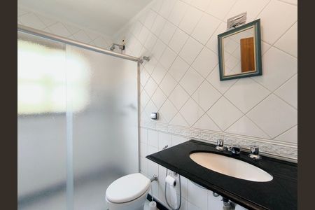 Casa à venda com 500m², 4 quartos e 3 vagas Casa à venda com 500m², 4 quartos e 3 vagasBanheiro da Suíte 2