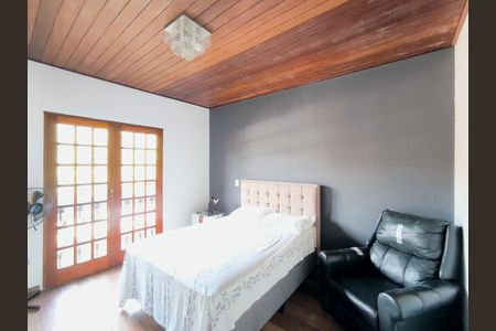Casa à venda com 500m², 4 quartos e 3 vagas Casa à venda com 500m², 4 quartos e 3 vagasSuíte 2