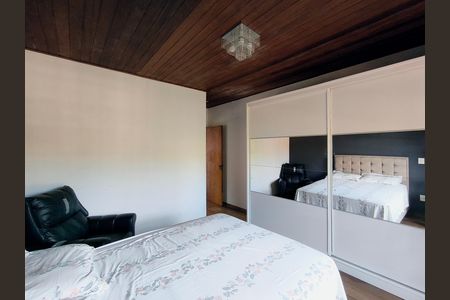 Casa à venda com 500m², 4 quartos e 3 vagas Casa à venda com 500m², 4 quartos e 3 vagasSuíte 2