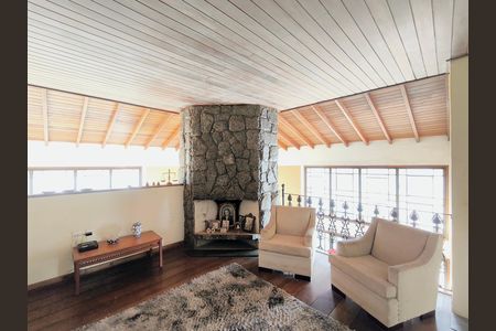 Casa à venda com 500m², 4 quartos e 3 vagas Casa à venda com 500m², 4 quartos e 3 vagasSala 2