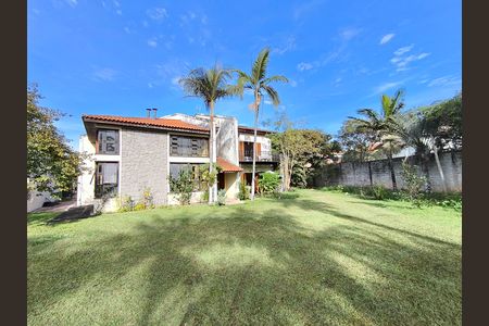 Casa à venda com 500m², 4 quartos e 3 vagas Casa à venda com 500m², 4 quartos e 3 vagasExterior