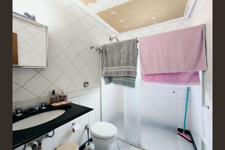 Casa à venda com 500m², 4 quartos e 3 vagas Casa à venda com 500m², 4 quartos e 3 vagasBanheiro da Suíte 1
