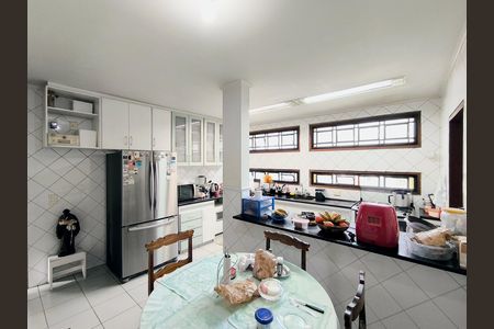 Casa à venda com 500m², 4 quartos e 3 vagas Casa à venda com 500m², 4 quartos e 3 vagasCozinha