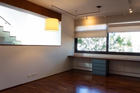 Casa de condomínio à venda com 458m², 5 quartos e 4 vagas Casa de condomínio à venda com 458m², 5 quartos e 4 vagasEscritório