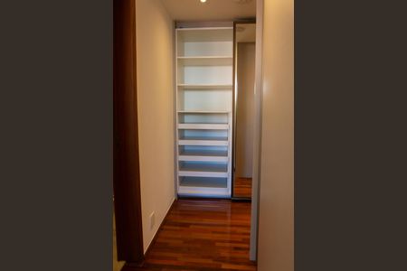 Casa de condomínio à venda com 458m², 5 quartos e 4 vagas Casa de condomínio à venda com 458m², 5 quartos e 4 vagasSuíte Master