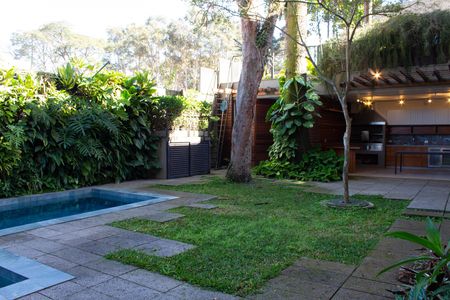 Casa de condomínio à venda com 458m², 5 quartos e 4 vagas Casa de condomínio à venda com 458m², 5 quartos e 4 vagasQuintal