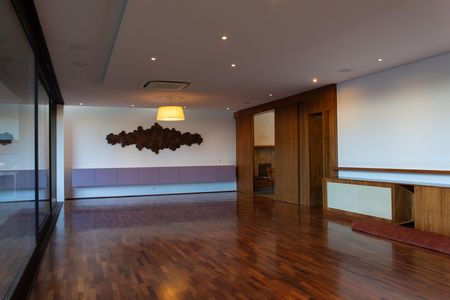 Casa de condomínio à venda com 458m², 5 quartos e 4 vagas Casa de condomínio à venda com 458m², 5 quartos e 4 vagasSala