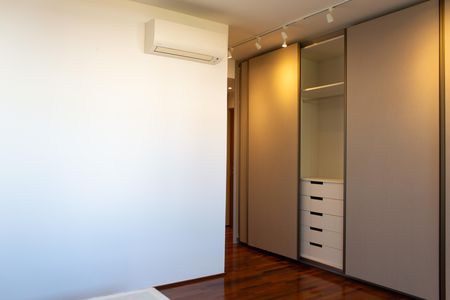 Casa de condomínio à venda com 458m², 5 quartos e 4 vagas Casa de condomínio à venda com 458m², 5 quartos e 4 vagasSuíte Master