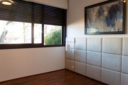 Casa de condomínio à venda com 458m², 5 quartos e 4 vagas Casa de condomínio à venda com 458m², 5 quartos e 4 vagasSuíte 3