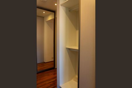 Casa de condomínio à venda com 458m², 5 quartos e 4 vagas Casa de condomínio à venda com 458m², 5 quartos e 4 vagasSuíte Master
