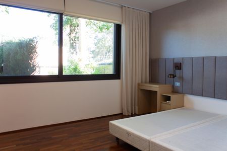 Casa de condomínio à venda com 458m², 5 quartos e 4 vagas Casa de condomínio à venda com 458m², 5 quartos e 4 vagasSuíte Master