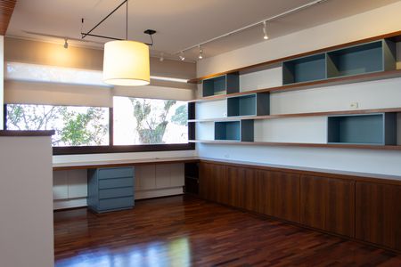 Casa de condomínio à venda com 458m², 5 quartos e 4 vagas Casa de condomínio à venda com 458m², 5 quartos e 4 vagasEscritório