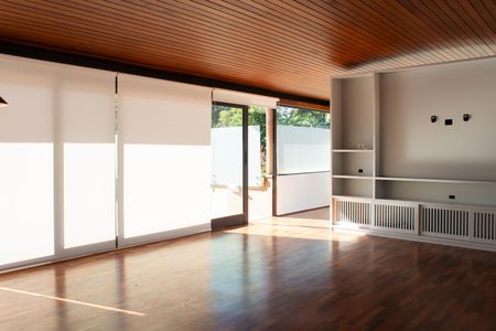 Casa de condomínio à venda com 458m², 5 quartos e 4 vagas Casa de condomínio à venda com 458m², 5 quartos e 4 vagasSala de TV