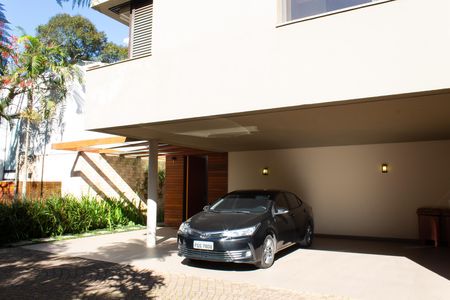 Garagem de casa de condomínio à venda com 5 quartos, 458m² em Jardim dos Estados, São Paulo