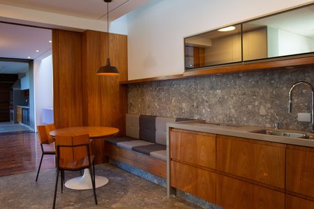 Casa de condomínio à venda com 458m², 5 quartos e 4 vagas Casa de condomínio à venda com 458m², 5 quartos e 4 vagasCozinha