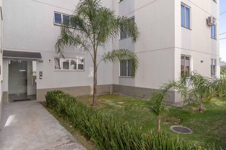 Hall de entrada de apartamento para alugar com 2 quartos, 46m² em São Pedro, Ribeirão das Neves