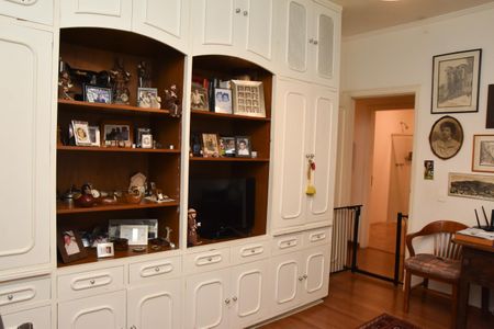 Apartamento à venda com 285m², 3 quartos e 3 vagas Apartamento à venda com 285m², 3 quartos e 3 vagasEscritório