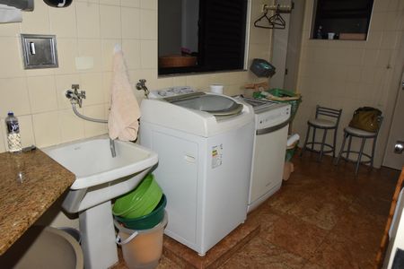 Apartamento à venda com 285m², 3 quartos e 3 vagas Apartamento à venda com 285m², 3 quartos e 3 vagasÁrea de Serviço
