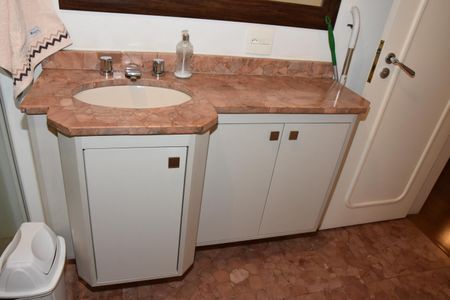 Apartamento à venda com 285m², 3 quartos e 3 vagas Apartamento à venda com 285m², 3 quartos e 3 vagasBanheiro Social