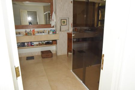 Apartamento à venda com 285m², 3 quartos e 3 vagas Apartamento à venda com 285m², 3 quartos e 3 vagasBanheiro da suite 1