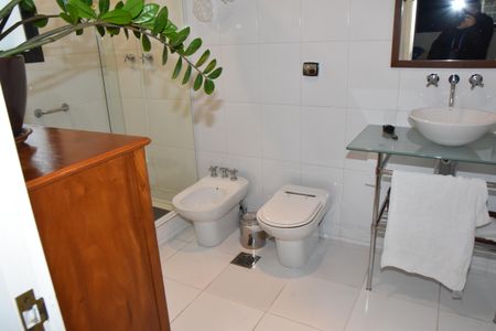 Apartamento à venda com 285m², 3 quartos e 3 vagas Apartamento à venda com 285m², 3 quartos e 3 vagasbanheiro da suite 2