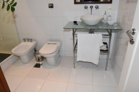 Apartamento à venda com 285m², 3 quartos e 3 vagas Apartamento à venda com 285m², 3 quartos e 3 vagasbanheiro da suite 2