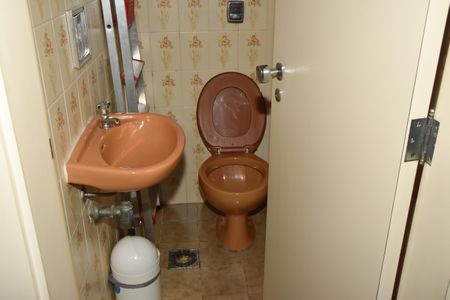 Apartamento à venda com 285m², 3 quartos e 3 vagas Apartamento à venda com 285m², 3 quartos e 3 vagasbanheiro da area de serviço