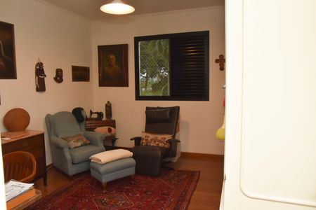 Apartamento à venda com 285m², 3 quartos e 3 vagas Apartamento à venda com 285m², 3 quartos e 3 vagasEscritório